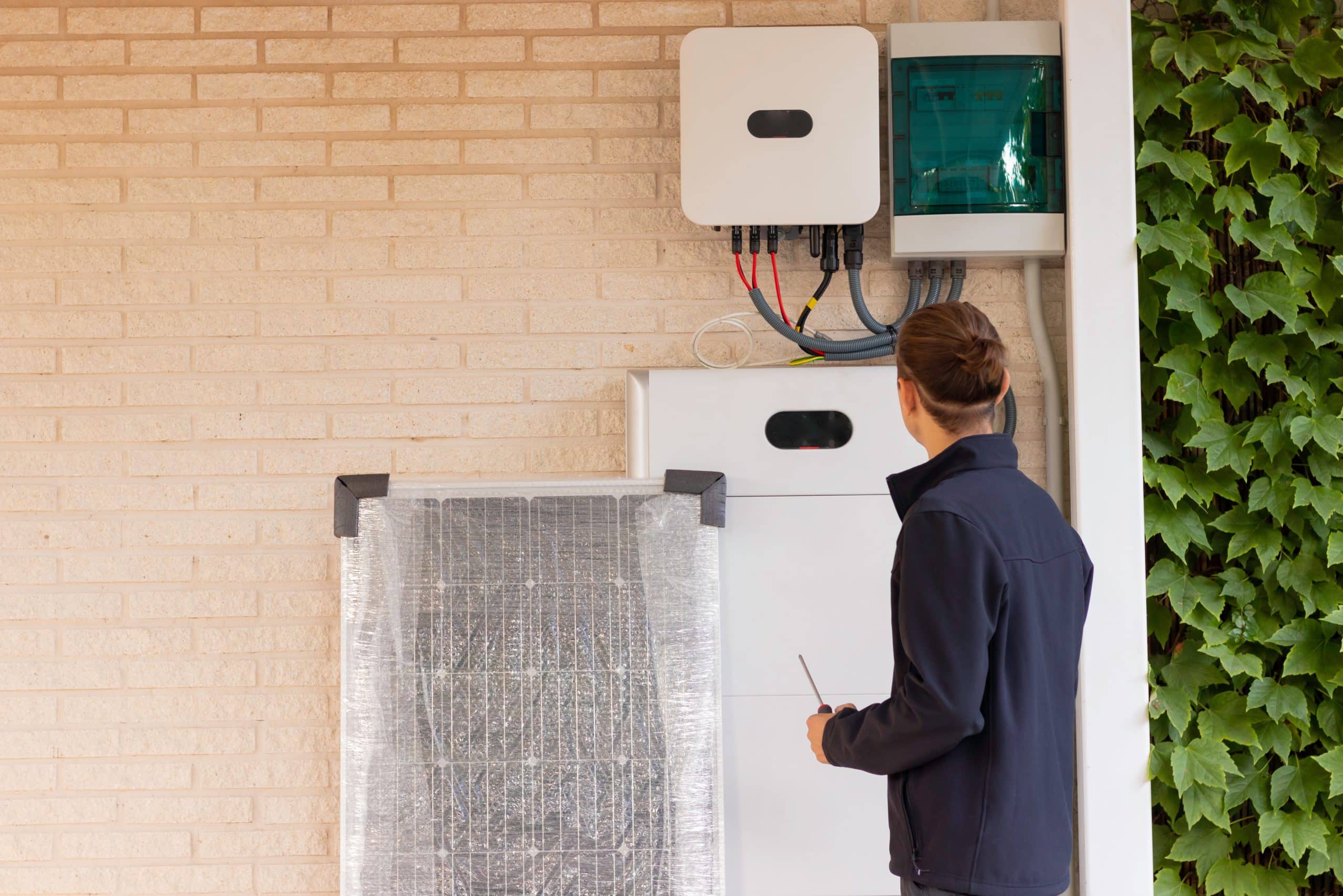 Energy Efficient and Sustainable Homes - Solar Battery
